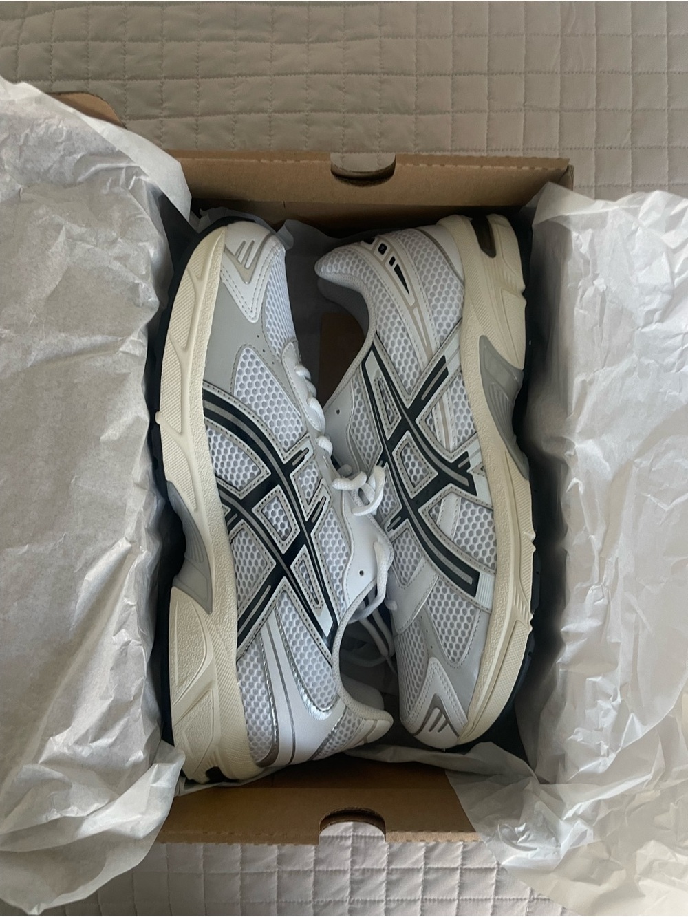 Asics GEL-1130 Men's White with Gray Accent Running Shoes - Picture 2 of 8